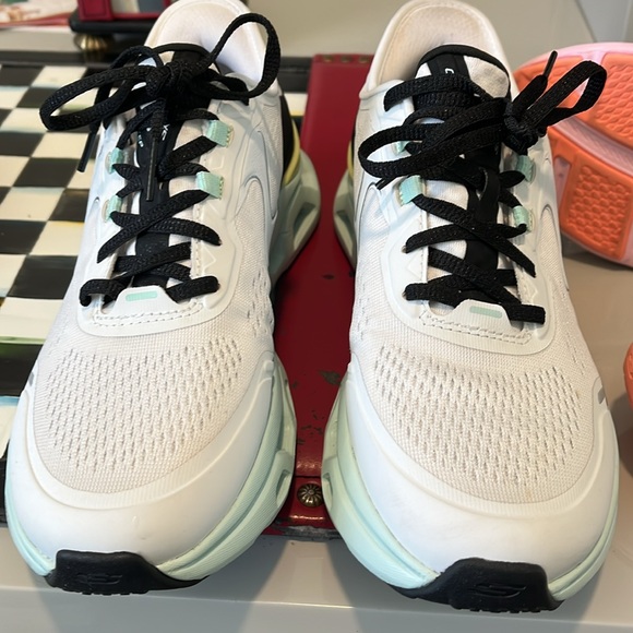 Skechers worn once size 8.5 - Picture 2 of 12